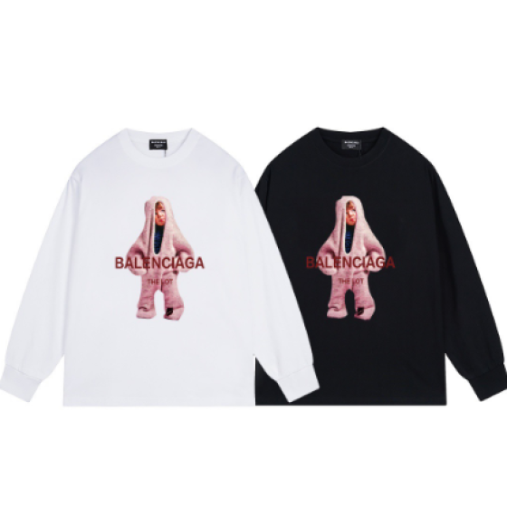 Balenciaga's new logo print long-sleeved shirt for kids.